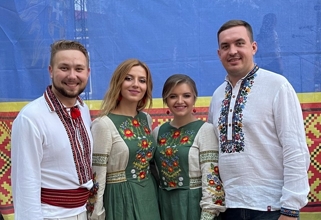 Вокальний квартет факультету мистецтв у складі Уляни Шерстій, Дарії Познанської, Андрія Колодія та Віталія Нємого